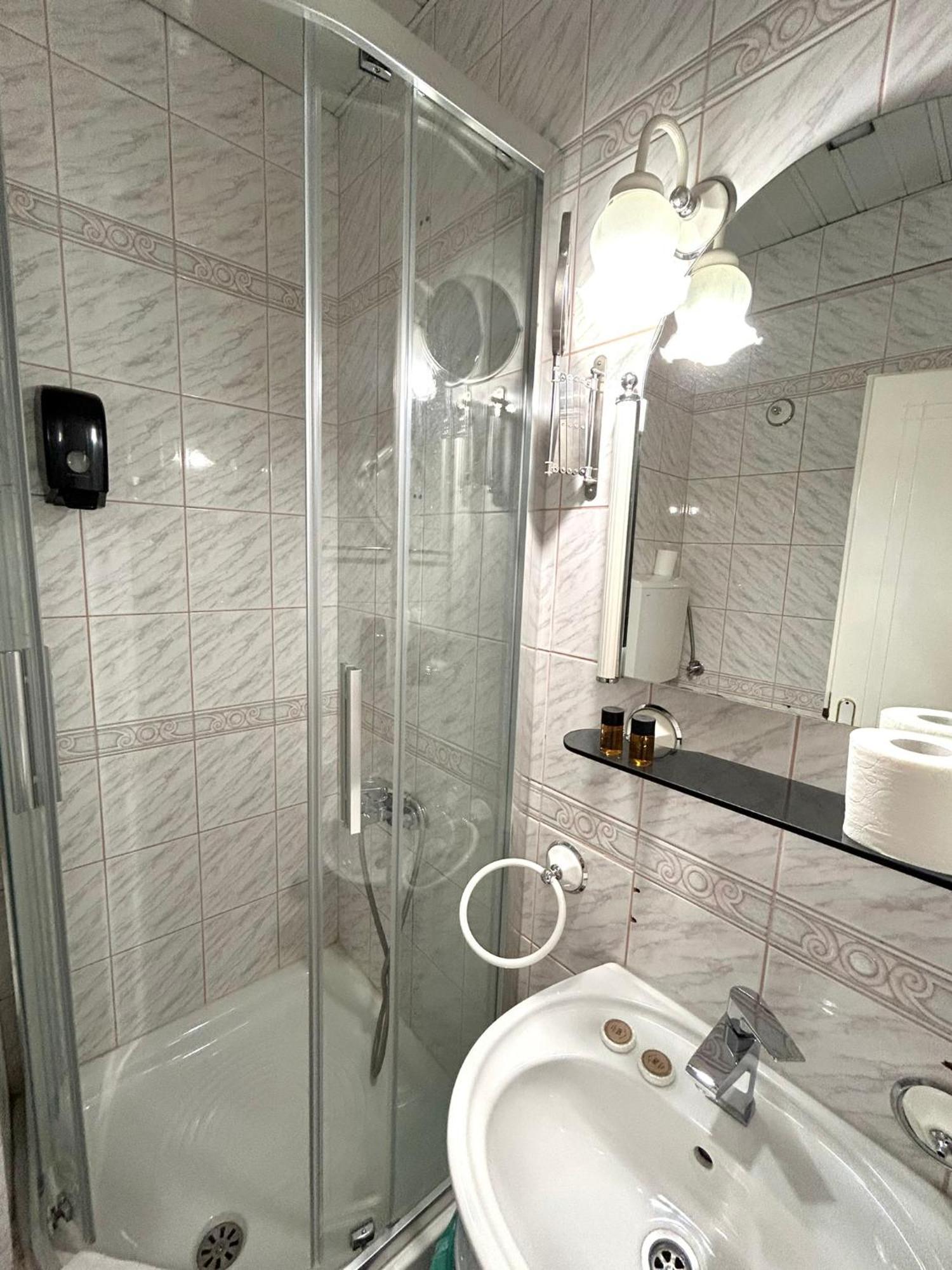 Hotel Bojatours Подгориця Екстер'єр фото