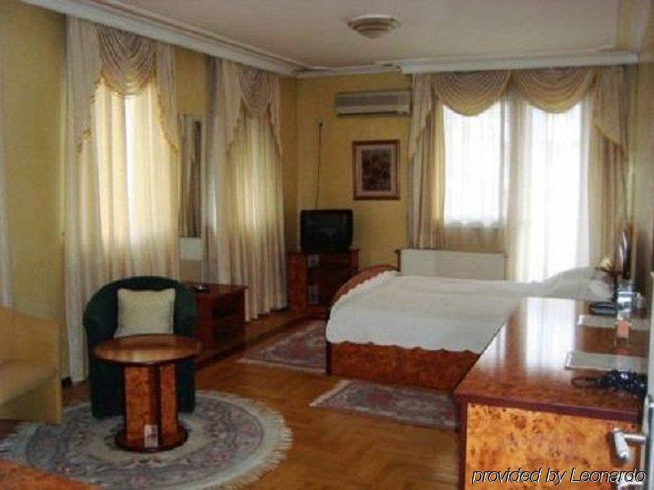 Hotel Bojatours Подгориця Екстер'єр фото
