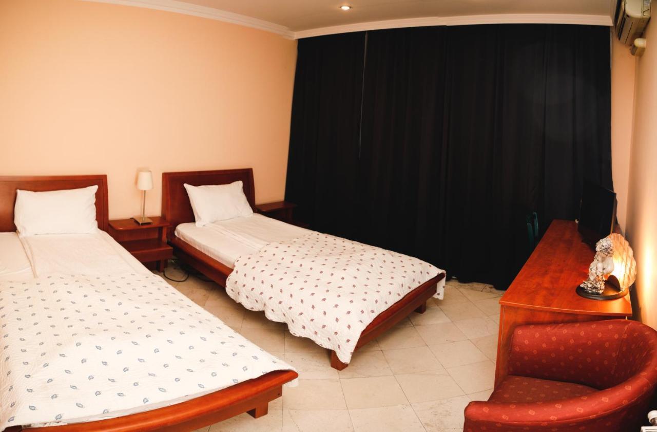 Hotel Bojatours Подгориця Екстер'єр фото